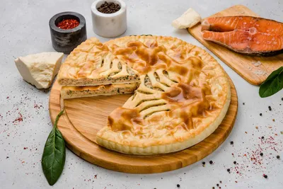 https://www.gastronom.ru/recipe/58188/pirog-s-gorbushej-i-kartoshkoj