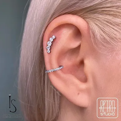 Ear piercing, cartilage piercings, Пирсинг ушей, прокол хряща, прокол уха,  идеи для пирсинга, кольцо в ухо, колечко в х… | Пирсинг, Идеи для пирсинга,  Пирсинг хряща