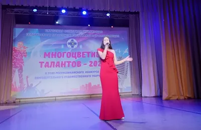 Оригинальное платье раздора на белом фоне