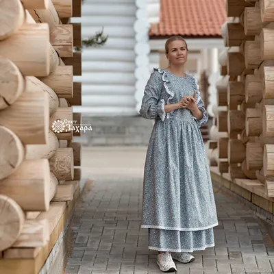 Очаровательное платье с двойной юбкой на фотографии