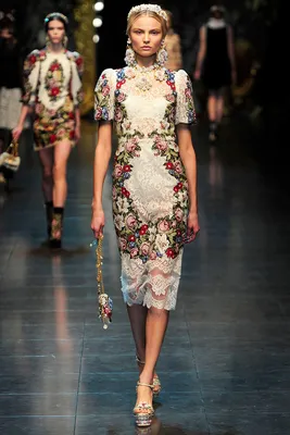 Изысканные платья Dolce & Gabbana 2012 на фото