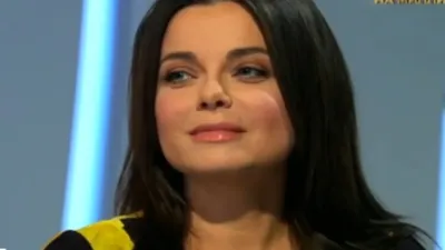 Наташа Королева в платье с вышивкой