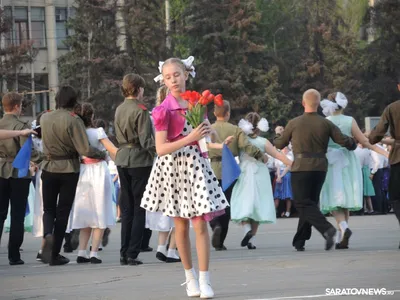 Платья военных лет: ткани и фактуры на фото