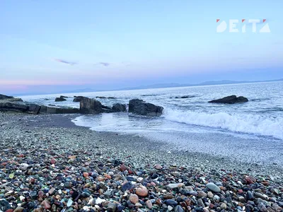 Море вернуло то, что забрало?» Уникальный стеклянный пляж во Владивостоке,  уничтоженный ураганом, переродился - KP.RU