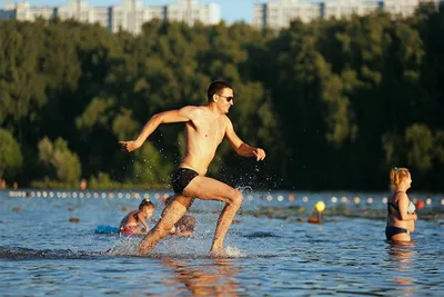 Пляжи Москвы: где в столице можно загорать – The City