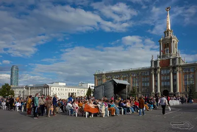 На площади 1905 года в Екатеринбурге могут навсегда закрыть парковку |  Уральский меридиан