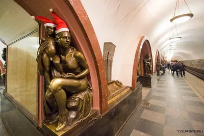 Ploschad Revolyucii (Revolution Square) - Moscow Metro Photo Album