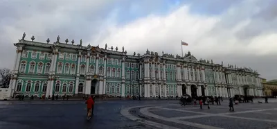 На Дворцовой площади Санкт-Петербурга