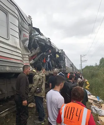 Поезд «Адлер - Нижневартовск» столкнулся с грузовиком в ХМАО