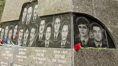 Память погибших моряков подлодки «Курск» почтили в Видяево | Телекомпания  ТВ21