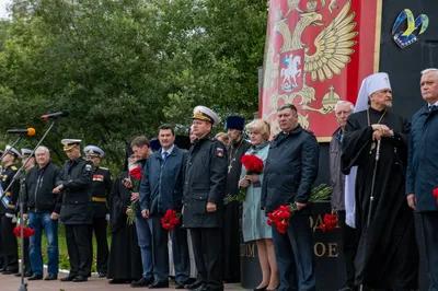 Дата смерти — август 2000 года. Гибель подводной лодки «Курск» и ее экипажа  стала самым долгим расследованием «Новой газеты» (Материал вышел впервые в  2000 году) — Новая газета