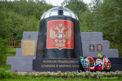В Мурманске почтили память моряков, погибших на атомном подводном ракетном  крейсере «Курск» | Новости | Администрация города Мурманска - официальный  сайт