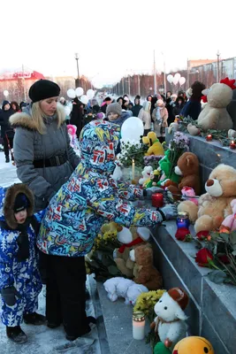 Акции в память о погибших при пожаре в кемеровском ТЦ. Фоторепортаж — РБК