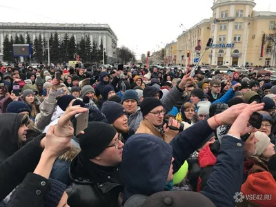 Родители погибших детей рассказали о пережитом: год трагедии в «Зимней  вишне» - МК