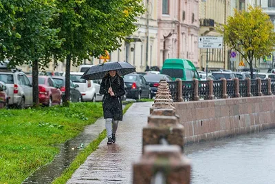 Время Петербурге. Точное время. Текущее Время в Санкт-Петербурге. Сколько  сейчас времени в Санкт-Петербурге. Узнать Время в Санкт-Петербурге. Сайт.  На дальнем плане Петропавловская крепость - вот там и стреляют из пушки в 12