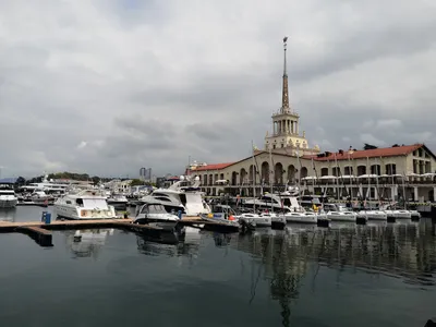 Морской порт Сочи (морской вокзал) одно из лучших мест для удачной  фотосессии