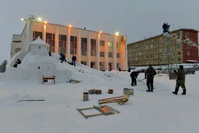 Снежный скульптор Михаил Сапарин из поселка Высокий: «Для меня самое  главное – создать людям праздник» | 01.01.2020 | Мурманск - БезФормата