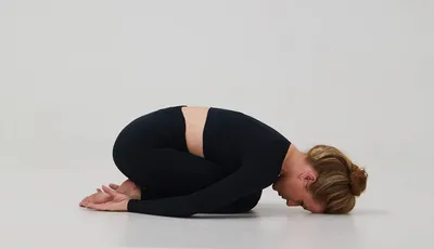 Матсьясана (Matsyasana)-поза рыбы🐠 ⠀ Часто используется как компенсация  после перевёрнутых позиций и глубоких наклонов. Чакры: 💚Анахата,  💙Вишуддхи... | By To.yo.ga | Facebook