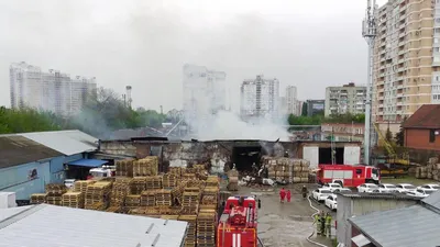 В Краснодаре ликвидировали пожар на складах - РИА Новости, 22.04.2023