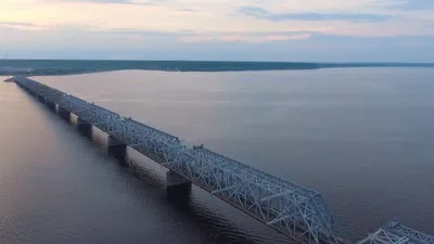 Президентский мост в городе ульяновской с левой стороны Реки Волги. Мост  5825meterlong четверть Стоковое Фото - изображение насчитывающей  инфраструктура, город: 193483742