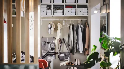 Muebles de recibidor y pasillo prácticos y modernos | Ikea mud room, Ikea  hemnes cabinet, Bench with shoe storage