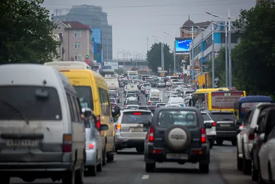 С самого утра Владивосток сковали восьмибалльные пробки