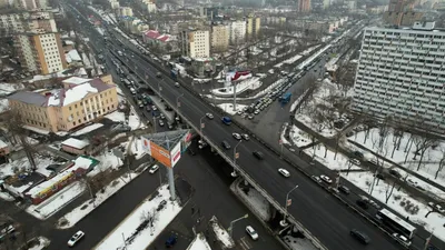 Пробки 2017 Владивосток России на золотом мосту. Вид сверху. Дорожное  движение на мосту через бухту золотой рог Редакционное Фото - изображение  насчитывающей пляжа, ново: 211355961