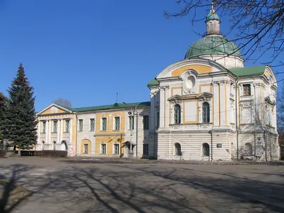 📍Путевой дворец Тверь Императорская семья почевала тут на пути из  Петербурга в Москву, пока сапсан не изобрели. Всё неплохо… | Instagram