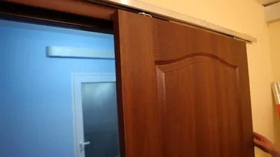 Раздвижные двери в гостиную: правила выбора, фото в интерьере и дизайн