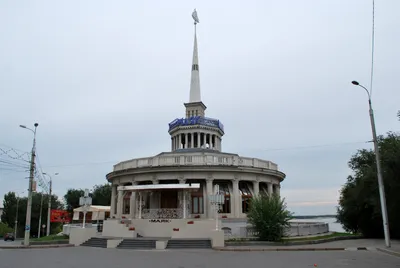 VERANDA — ресторан с банкетным залом по адресу: Волгоград, ул.  Коммунистическая, 8к