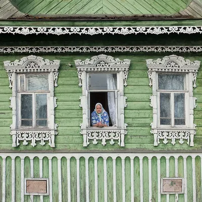 Купить резные наличники из дерева на окна. Vintage Wood - готовые резные  наличники на окна в деревянном доме
