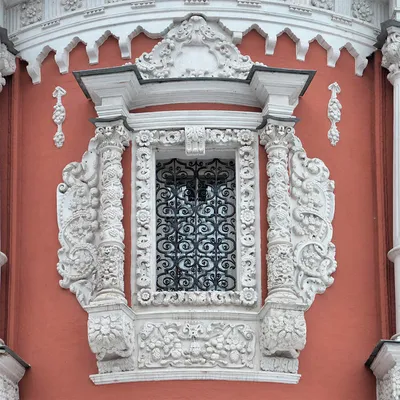 Наличники на двери резные деревянные - изготовить и купить в СПб