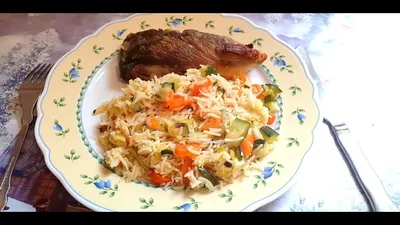 Вкусный рис с овощами и рыбой - YouTube