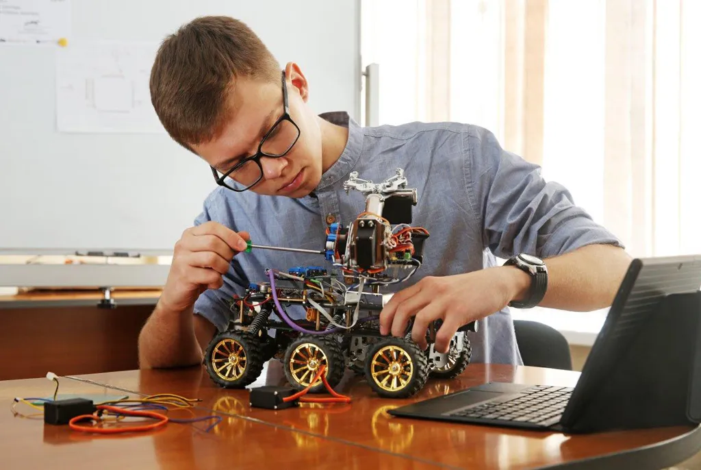 Робототехника LEGO EV3 для детей в Новосибирске | IT-школа Movavi Робототехника LEGO EV3 для детей в Новосибирске | IT-школа Movavi