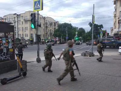 РИА Новости: Местные жители в Ростове устроили драку у штаба ЮВО