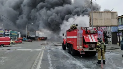 Пожар на рынке в Ростове-на-Дону локализовали на трех из пяти участков -  РИА Новости, 06.12.2020