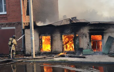 Пожар на вещевом рынке «Темерник» в Ростове полностью ликвидировали. Как  тушили возгорание на площади 400.. | ВКонтакте