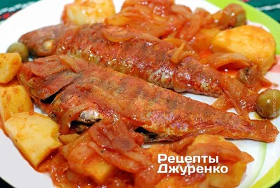 Рыба с картошкой и сметаной в горшочках в духовке: простой рецепт -  Лайфхакер