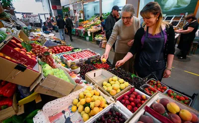 Оптово-продовольственный центр ФУД СИТИ (FOOD CITY), Калужское ш., 1,5 км  от МКАД, Москва - «Прикольное место! А продуктов видимо не видимо!  Гастрономический рай! И еще одежда, хоз.товары, игрушки и даже  парикмахерские и