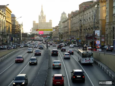 МОСКВА, РОССИЯ - Июль 4: Садовое Кольцо В Юле 4, 2012 В Москве, Россия. Садовое  Кольцо Круглое Пр Вокруг Центра Москвы. На Месте Земляные Работы,  Построенные В Годы 1591-1592. Теперь Длина -