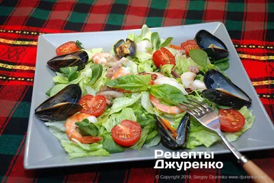 Салат из морской капусты с красной рыбой – кулинарный рецепт