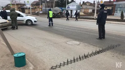 В Казани полиция и военные блокировали дорожными ежами выезд из поселка  Салмачи – KazanFirst