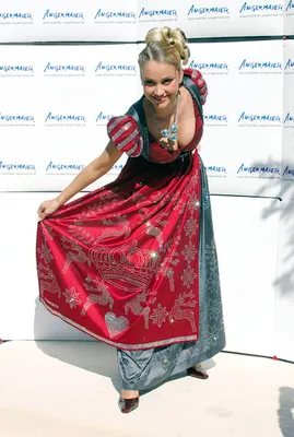 Фотография самого дорогого свадебного платья на выбор: JPG, PNG, WebP