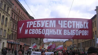 Санкт-Петербург, Россия - 22 Мая 2012 Года: Мост Через Фонтанку Канала В  Солнечный День Весны Фотография, картинки, изображения и сток-фотография  без роялти. Image 13760835