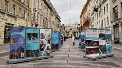 Санкт-Петербург, РОССИЯ - 4 Октября 2015: Екатерининский Дворец В Царском  Селе Пушкина, 17521756. Это Был Летней Резиденцией Русских Царей, Сейчас  Это Известный Музей Фотография, картинки, изображения и сток-фотография без  роялти. Image 46768580