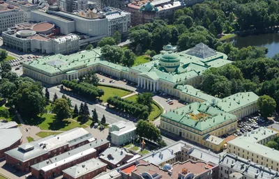 Дворцовая площадь в Санкт-Петербурге