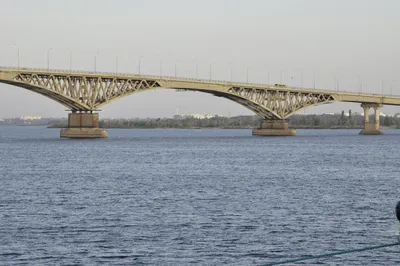 Городской автодорожный мост Саратов – Энгельс через реку Волгу