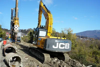 В селе Высокое восстанавливают разрушенную оползнем дорогу