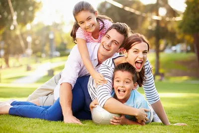дом семьи счастливая иллюстрация вектора. иллюстрации насчитывающей семья -  58361168