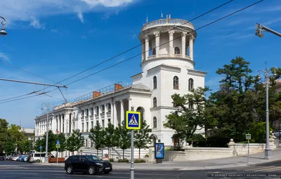 Город-герой оделся в золото: в Севастополь пришла осень | ИА Красная Весна